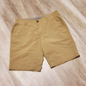 UNDER ARMOUR Shorts Men's 36 Tan